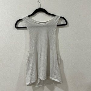 Lululemon tank - fits 4/6